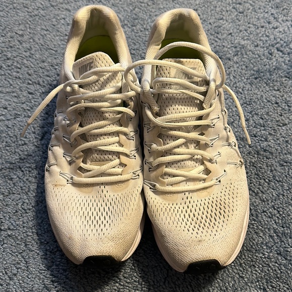 Gently worn, Men’s size 11.5 White nike tennis shoes! - Picture 1 of 4